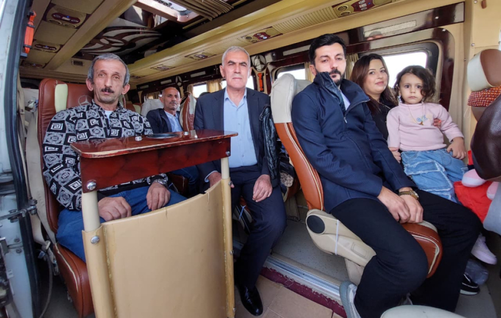 Köç karvanı ilə Xocalının Şuşakənd və Təzəbinə kəndlərinə çatan ailələrə evlərinin açarları təqdim olunub - YENİLƏNİB  VİDEO