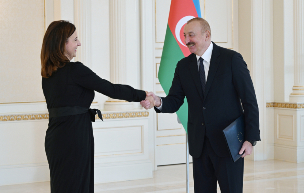 Präsident Ilham Aliyev nimmt Beglaubigungsschreiben der neu ernannten Leiterin der Vertretung der Europäischen Union in unserem Land entgegen VIDEO