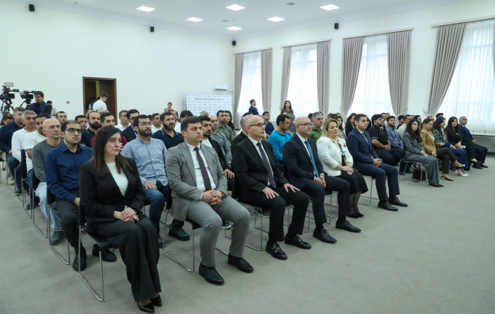Bakı Dövlət Peşə Təhsil Mərkəzində qısamüddətli təlimləri bitirmiş müdavimlərə sertifikat təqdim olunub VİDEO