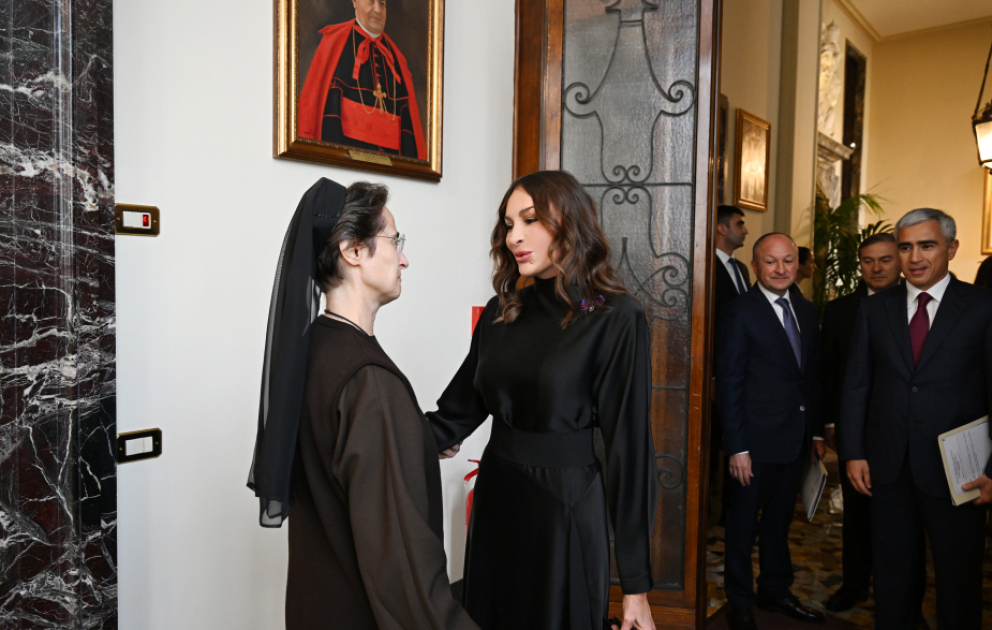 Erste Vizepräsidentin Mehriban Aliyeva trifft Präsidentin des Governatorats der Vatikanstadt VIDEO