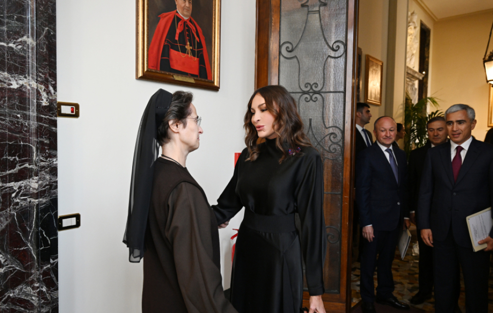 Entretien de Mehriban Aliyeva avec la présidente du Gouvernorat de l’Etat de la Cité du Vatican VIDEO