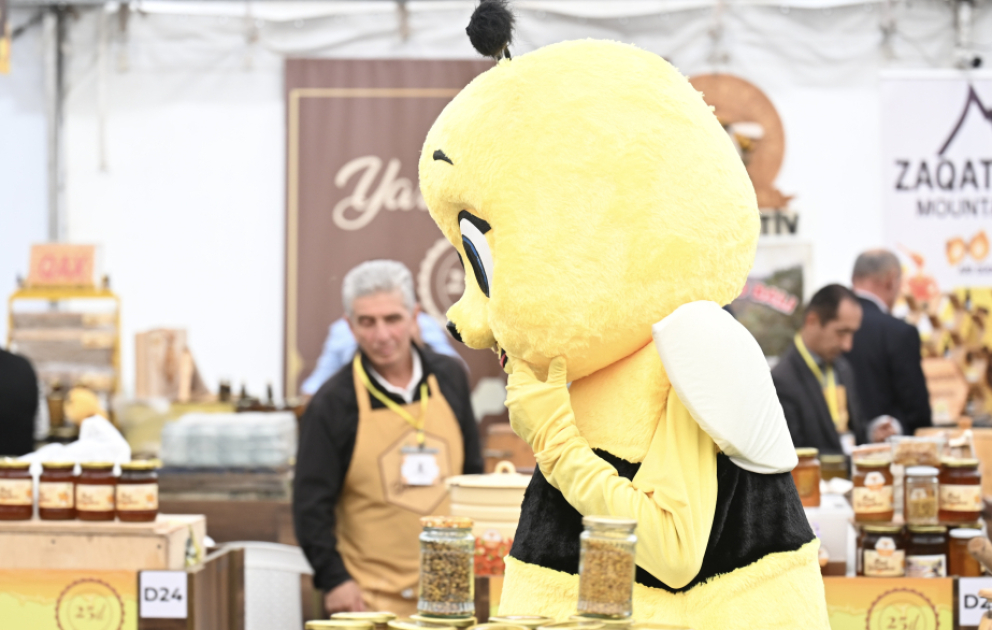 Продукция под товарным знаком «Ходжалинский мед» впервые представлена на ярмарке меда – РЕПОРТАЖ ВИДЕО