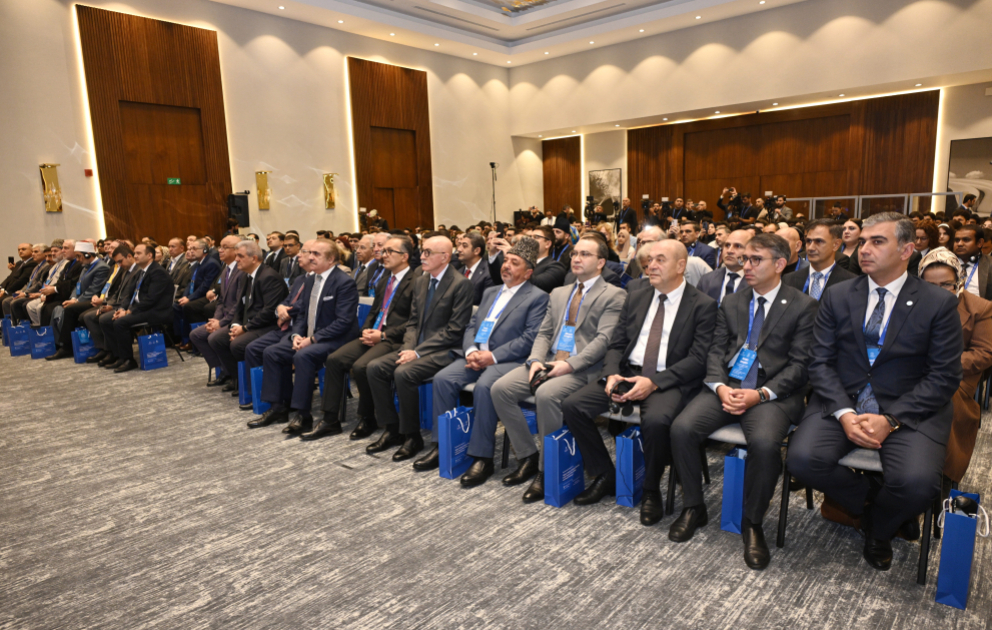 Müasir din təhsili modellərinin müzakirə olunduğu beynəlxalq simpoziumun açılış mərasimi keçirilib YENİLƏNİB  VİDEO
