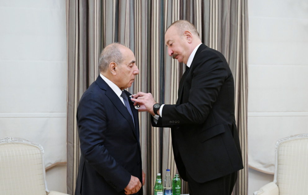 Prezident İlham Əliyev Yaqub Eyyubova “İstiqlal” ordenini təqdim edib VİDEO