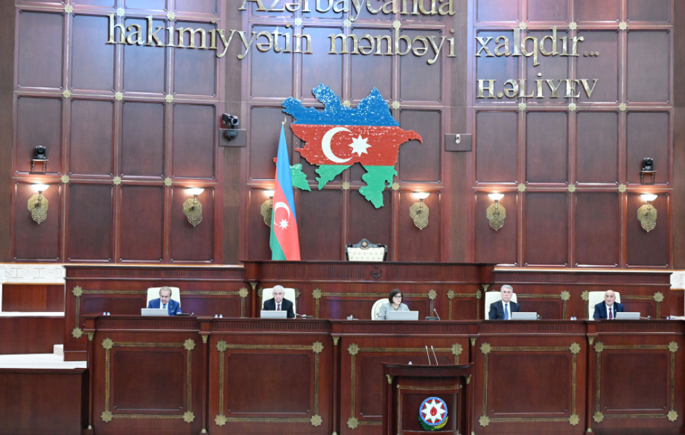 Milli Məclisdə 17 məsələ müzakirə olunub YENİLƏNİB VİDEO
