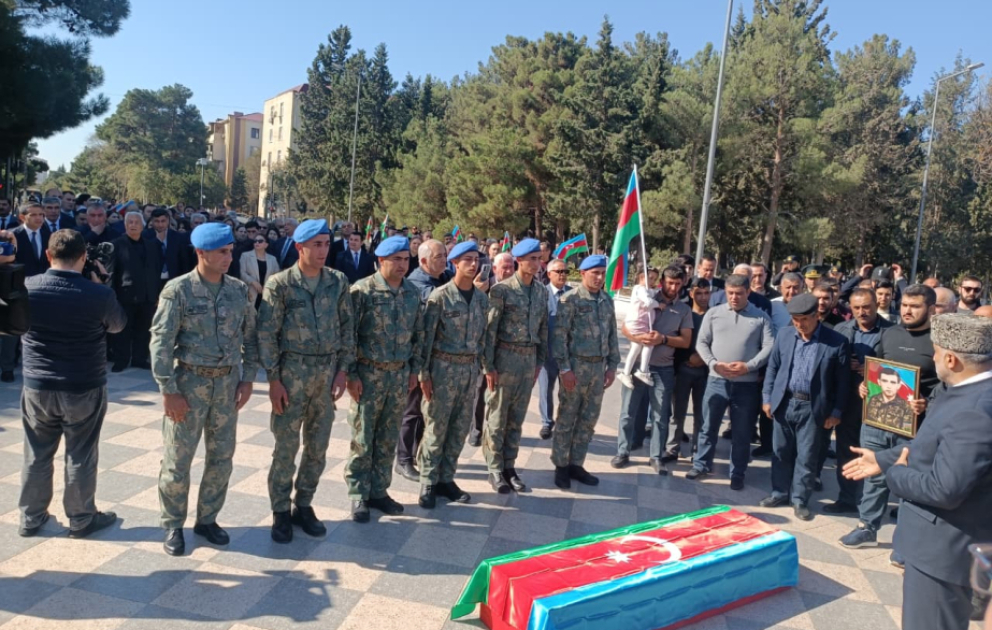 Birinci Qarabağ müharibəsinin itkin şəhidi Lətif Şahhüseynov Sumqayıtda torpağa tapşırılıb VİDEO