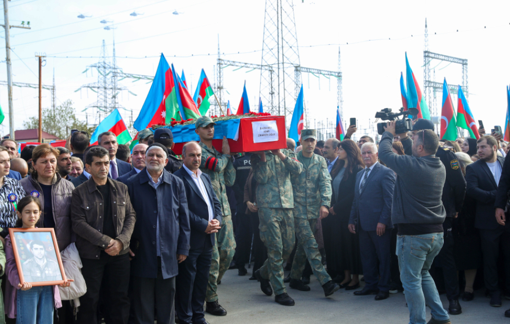 İtkin şəhid Azər Bayramov Suraxanı rayonunda dəfn edilib VİDEO