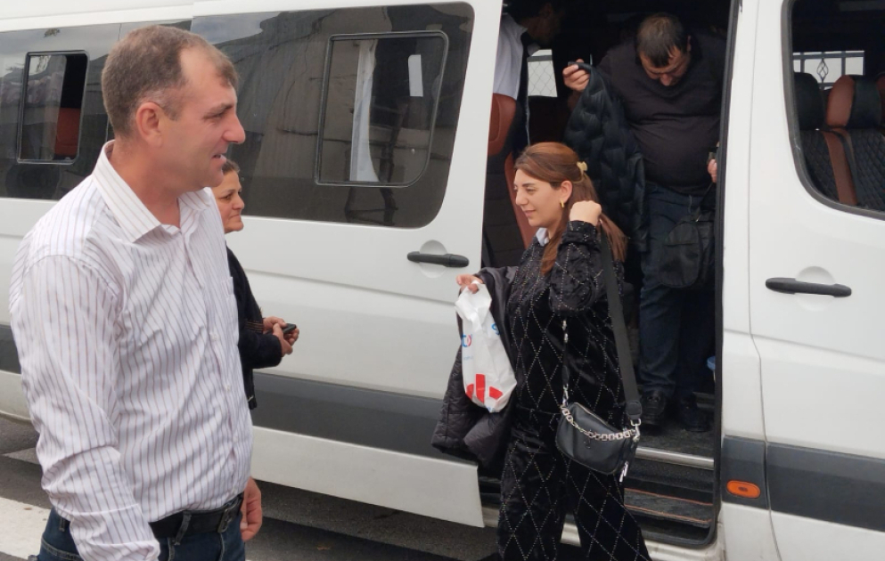 Очередная группа переселенцев отправлена в село Гасанриз Агдеринского района ВИДЕО