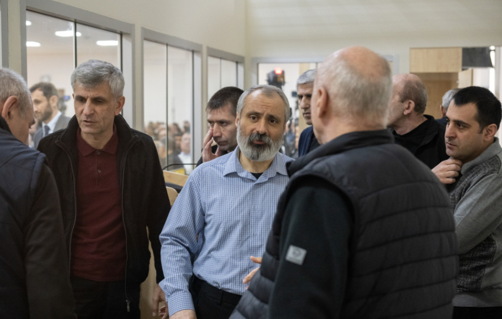 Im Prozess gegen armenische Staatsbürger Dokument über gleichzeitige Tötung von acht aserbaidschanischen Gefangenen untersucht VIDEO