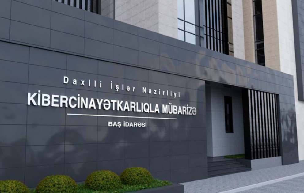 Kiberpolis onlayn yolla zərərli kompüter proqramları satan hakeri ifşa edib VİDEO