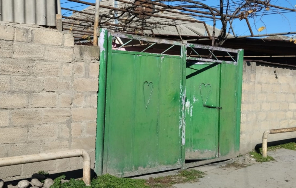 Xaçmazda törədilən qətlin təfərrüatları: 17 yaşlı yeniyetmə anasını öldürməkdə şübhəli bilinir VİDEO