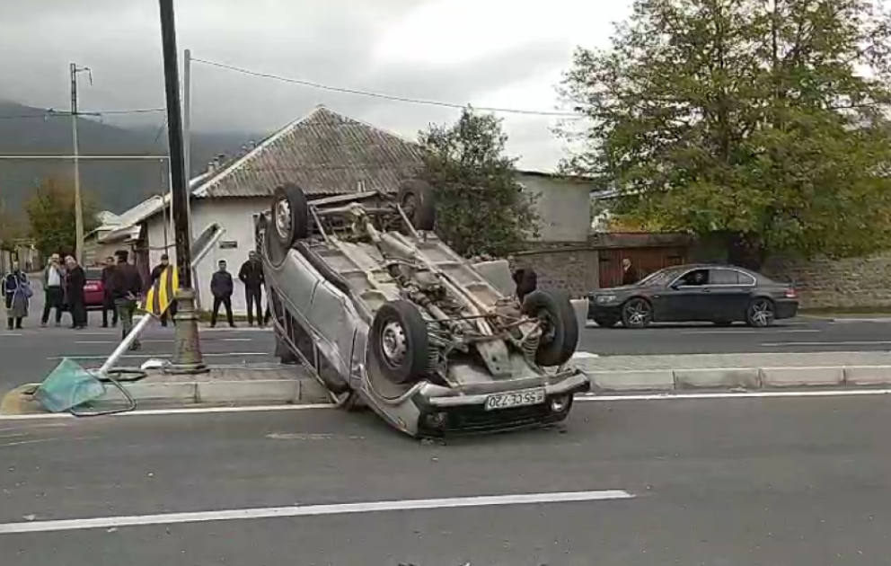 Şəkidə iki avtomobil toqquşub, bir nəfər xəsarət alıb VİDEO
