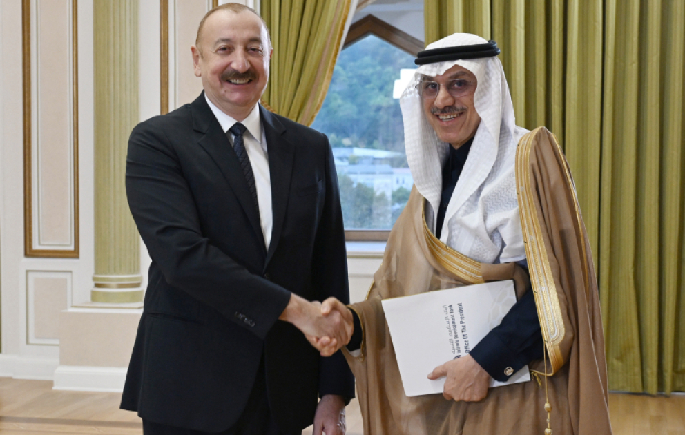 Le président Ilham Aliyev reçoit une délégation de responsables des organismes membres du Groupe de coordination arabe VIDEO