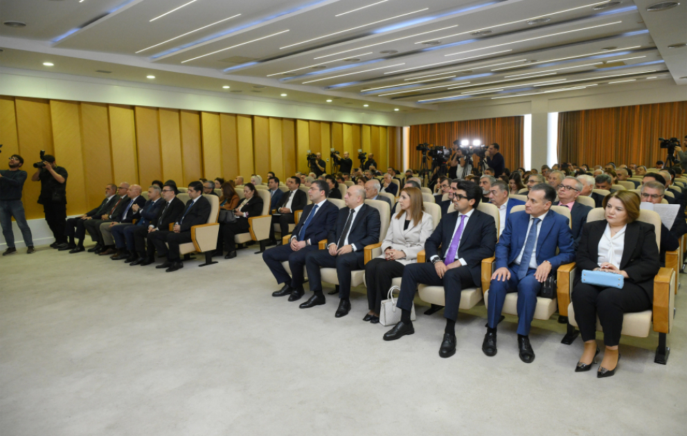 Mediada Azərbaycan ədəbi dilinin normalarının düzgün tətbiqi – Konfrans YENİLƏNİB  VİDEO