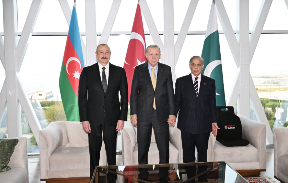 Trilaterales Treffen der Staats- und Regierungschefs von Aserbaidschan, der Türkei und Pakistan VIDEO