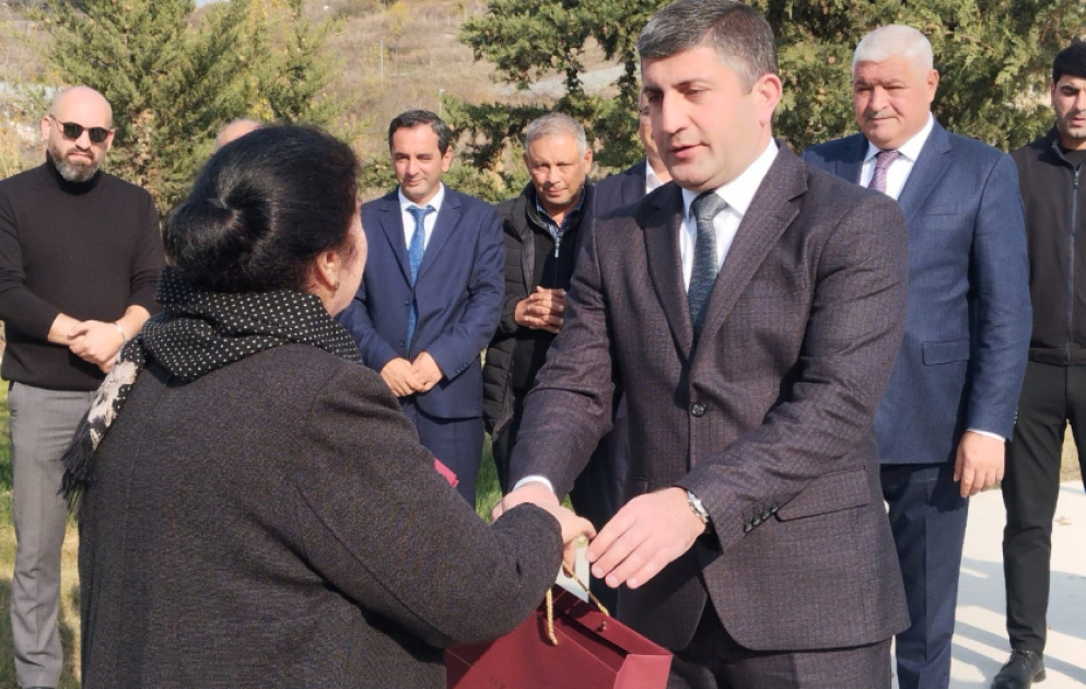 Ağdərənin Vəngli kəndinə köçürülən ailələrə mənzillərin açarları təqdim olunub - YENİLƏNİB 2  VİDEO