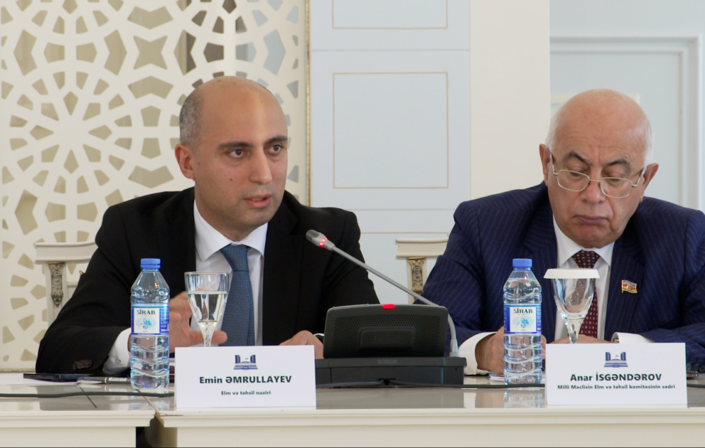 Emin Əmrullayev: Son 5 il ərzində qəzalı məktəblərin sayı təxminən 2,5 dəfə azalıb VİDEO