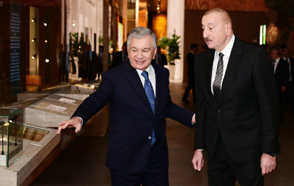 Präsident Ilham Aliyev besichtigt Zentrum für Islamische Zivilisation in Taschkent VIDEO