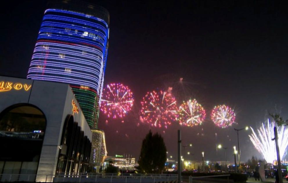 Feuerwerk zu Ehren der am 7. Konsultativtreffen der Staatsoberhäupter Zentralasiens teilnehmenden Staatsoberhäupter in Taschkent VIDEO
