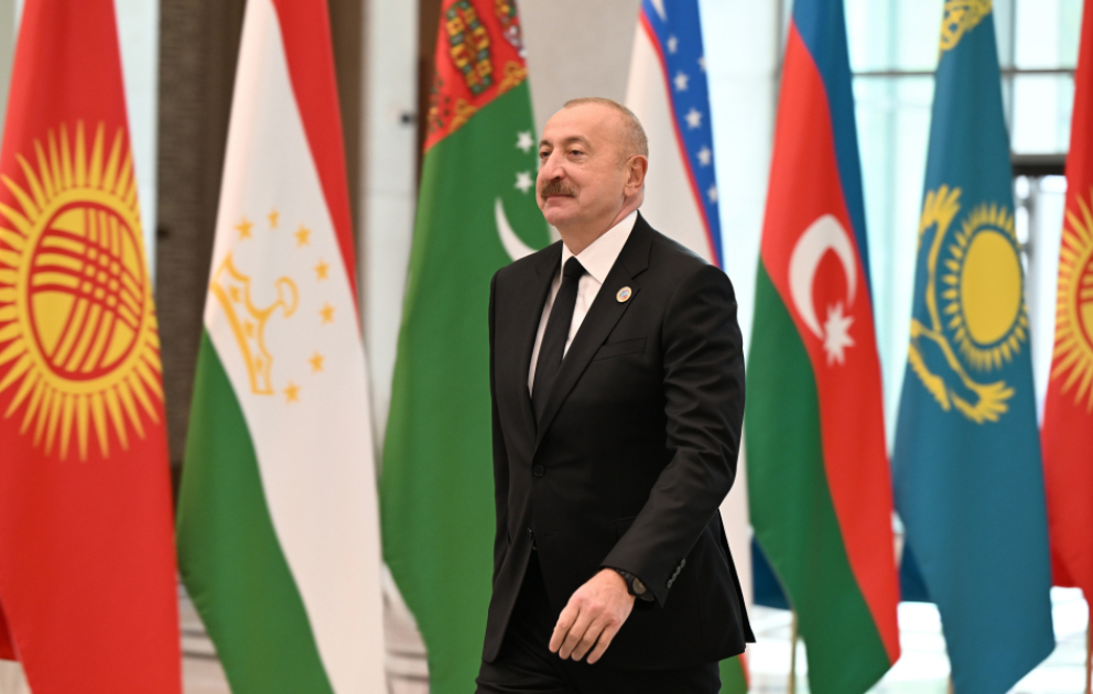 Prezident İlham Əliyev Daşkənddəki Konqres Mərkəzinə gəlib VİDEO