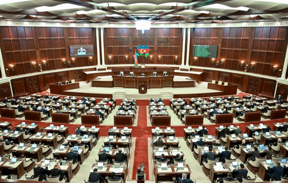Milli Məclisin plenar iclasında 2026-cı ilin dövlət büdcəsi zərfinə daxil olan qanun layihələri birinci oxunuşda qəbul edilib YENİLƏNİB  VİDEO