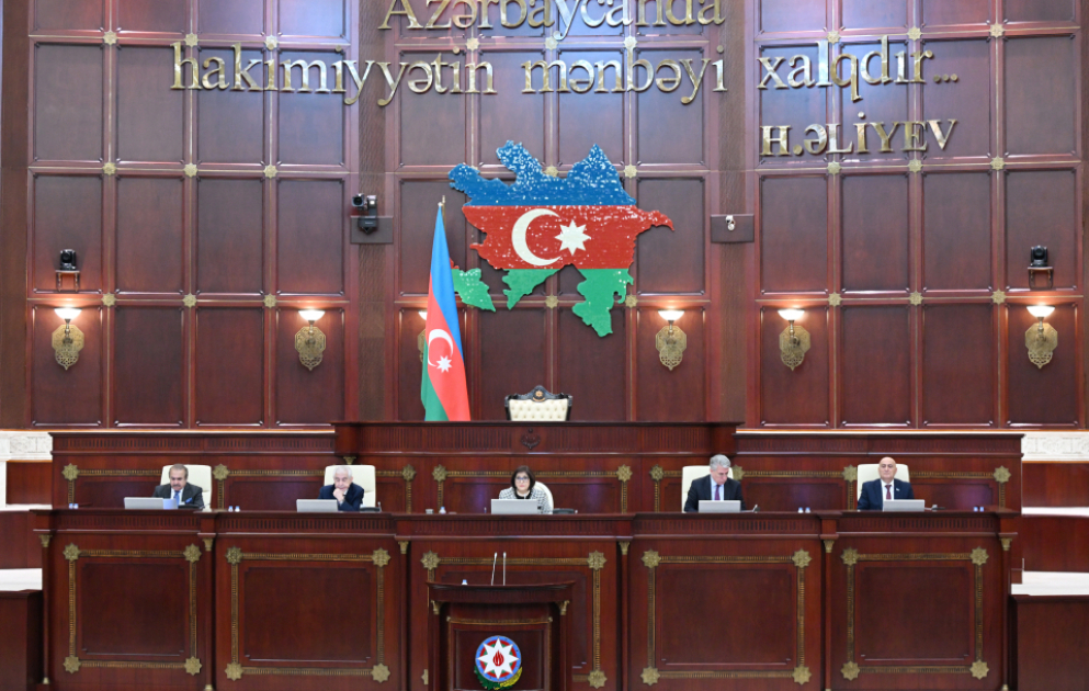Milli Məclisdə 2026-cı ilin büdcə zərfinin birinci oxunuşda müzakirəsi başa çatıb YENİLƏNİB VİDEO
