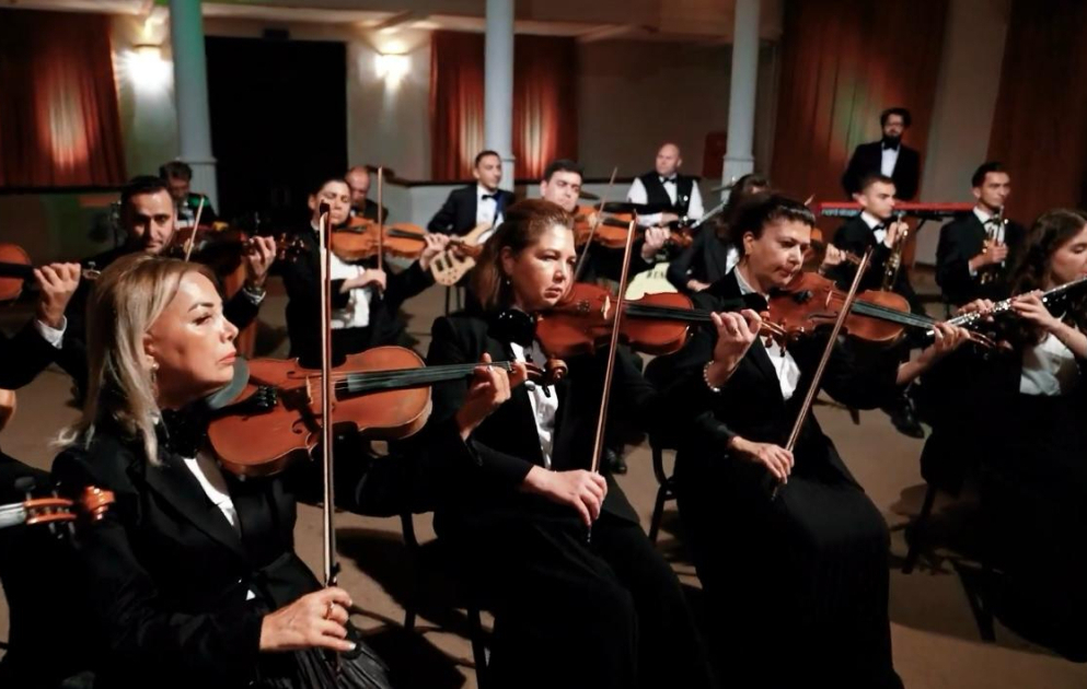 Dövlət Mahnı Teatrı repertuarını genişləndirir: kino musiqiləri yenidən təqdim olunur VİDEO