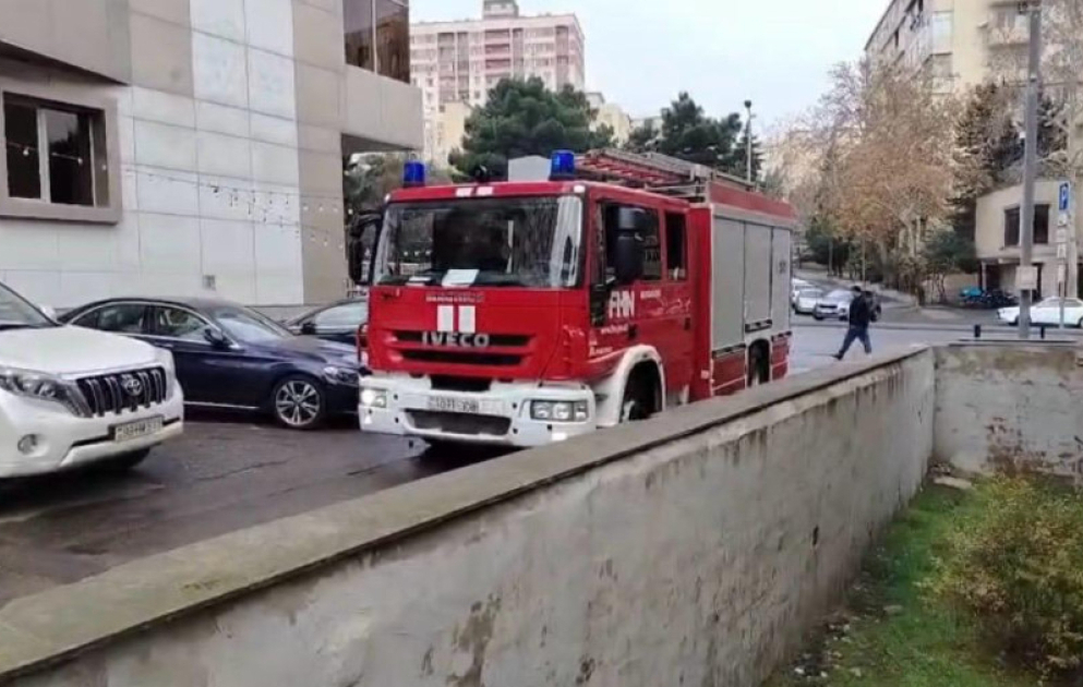 Bakıda yaşayış binasında partlayış baş verib, bir nəfər xəsarət alıb VİDEO