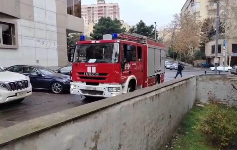 В Баку в жилом доме произошел взрыв, пострадал один человек ВИДЕО