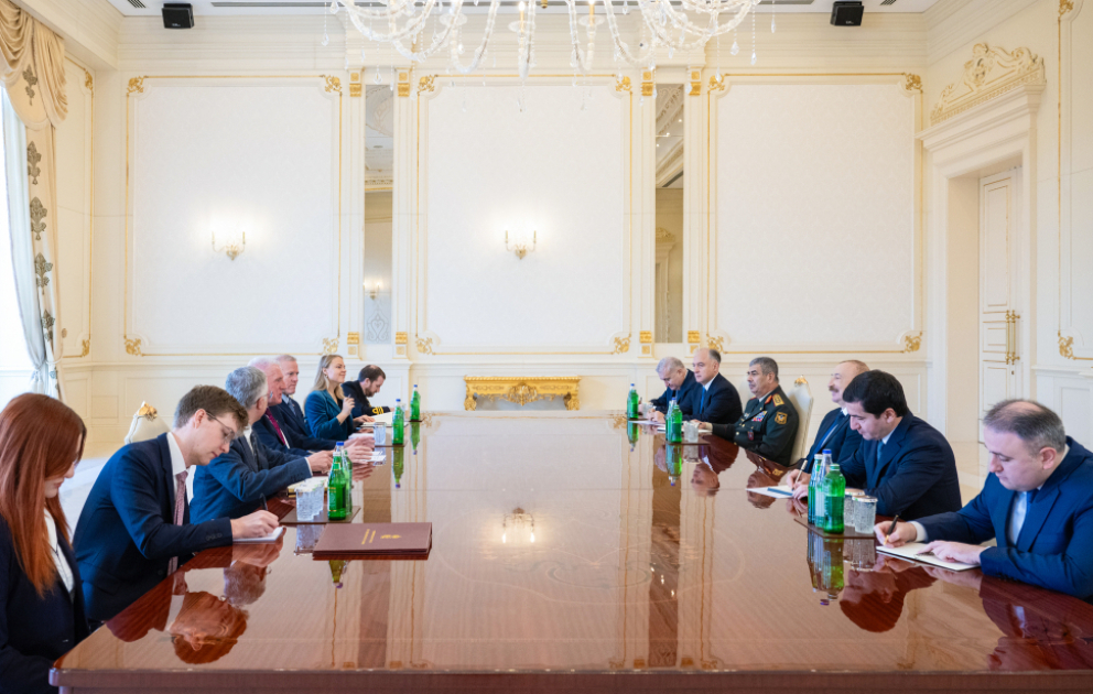 Prezident İlham Əliyev Birləşmiş Krallığın müdafiə üzrə dövlət nazirini qəbul edib VİDEO