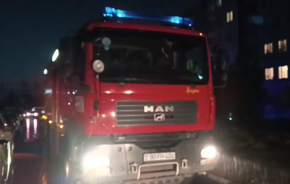 Lökbatanda yaşayış binasında yanğın baş verib, 4 nəfər həyatını itirib VİDEO