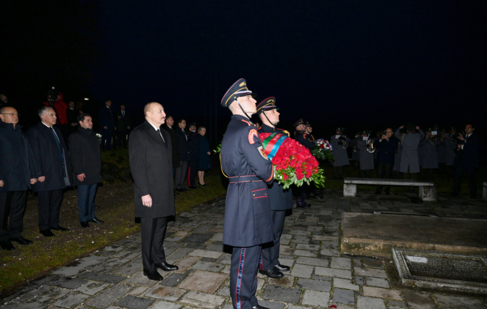 Les présidents azerbaïdjanais et slovaque visitent le mémorial de la Porte de la Liberté à Bratislava VIDEO