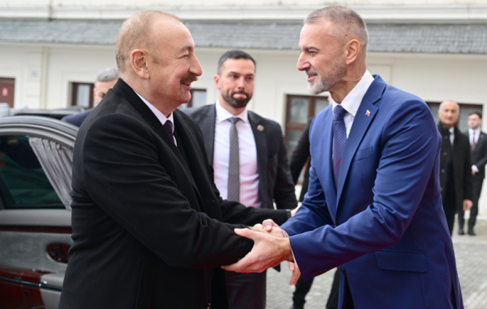 Le président Ilham Aliyev s’entretient en tête-à-tête et en format élargi avec le président du Conseil national slovaque MIS A JOUR VIDEO