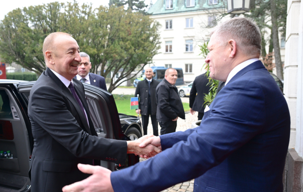 Präsident Ilham Aliyev trifft slowakischen Premierminister für ein Vier-Augen-Gespräch in Bratislava AKTUALISIERT VIDEO