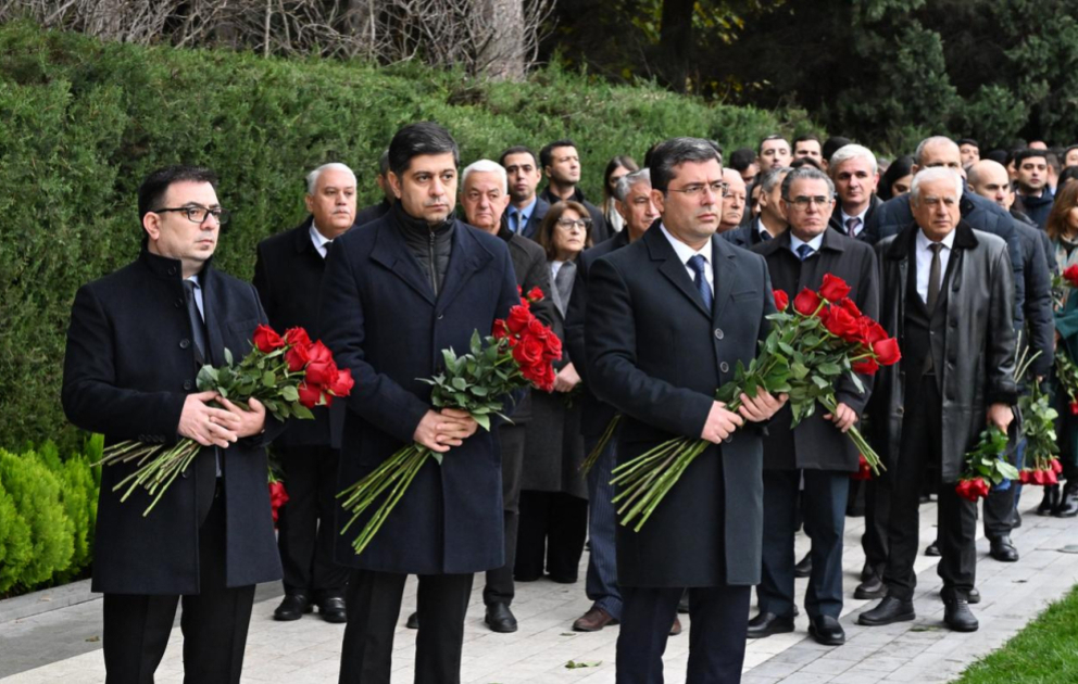 Employees of Media Development Agency, Audiovisual Council and AZERTAC pay tribute to National Leader Heydar Aliyev VIDEO