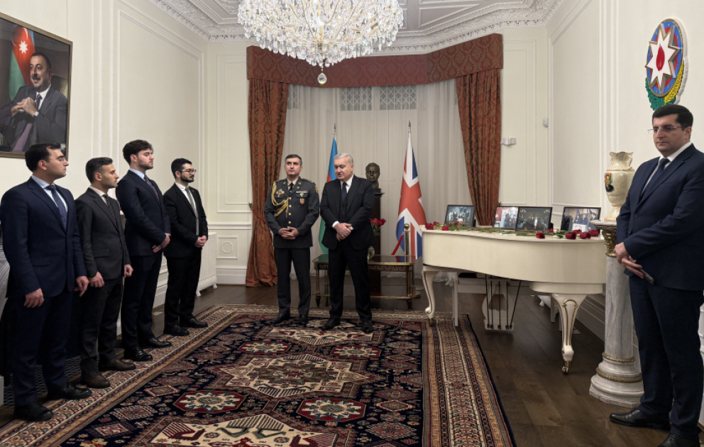 Londonda Ümummilli Lider Heydər Əliyevin xatirəsi yad edilib VİDEO