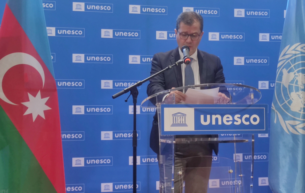 UNESCO-nun mənzil-qərargahında memar Əcəmi Naxçıvaninin 900 illiyinə həsr edilmiş sərgi açılıb VİDEO
