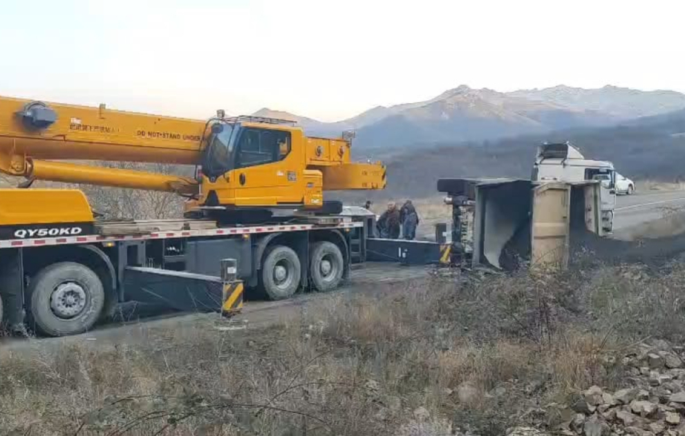 Laçın-Şuşa yolunda yük maşını aşıb VİDEO