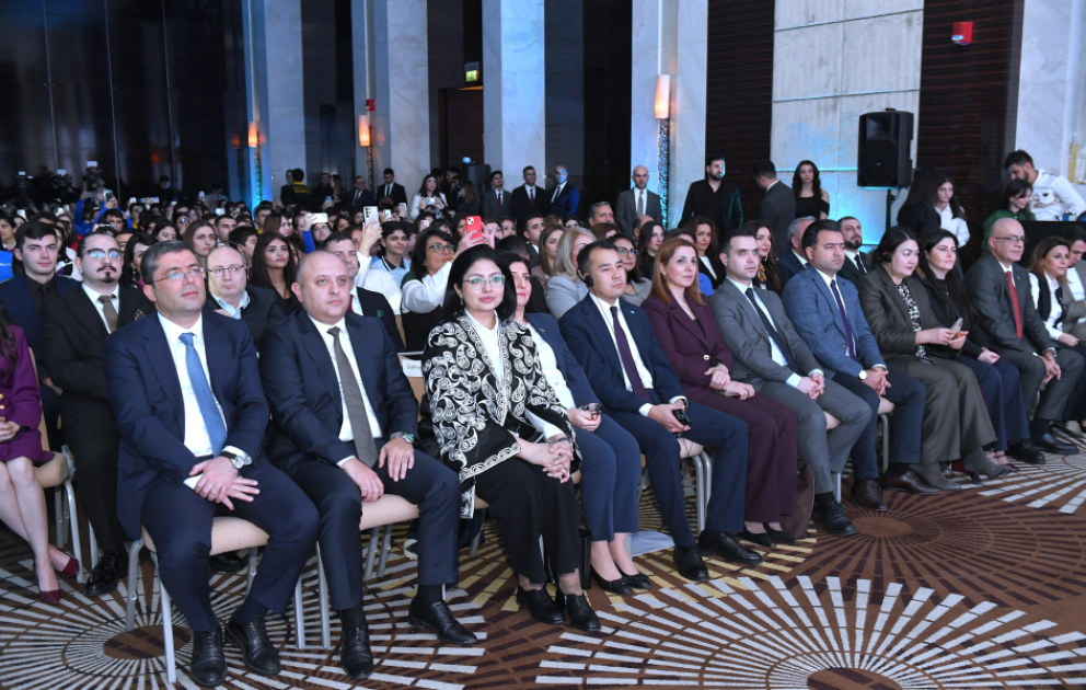 “Rəqəmsallaşma, süni intellekt və media savadlılığı” mövzusunda konfrans keçirilib YENİLƏNİB  VİDEO