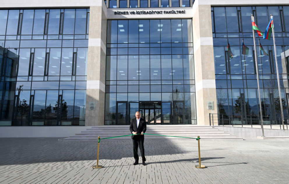 Präsident Ilham Aliyev weiht Gebäude der Fakultät für Business und Ökonomie der Universität Garabagh ein VIDEO