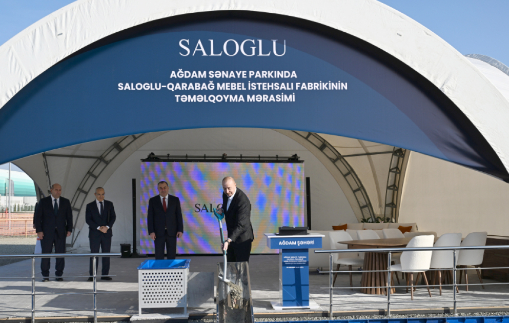 Le président Aliyev pose la première pierre d’une entreprise de production de la SARL Saloglu Karabagh à Aghdam VIDEO