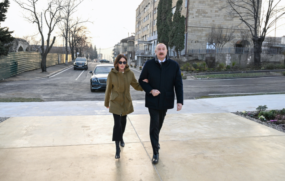Präsident Ilham Aliyev weiht Siegespark in Khankendi ein VIDEO