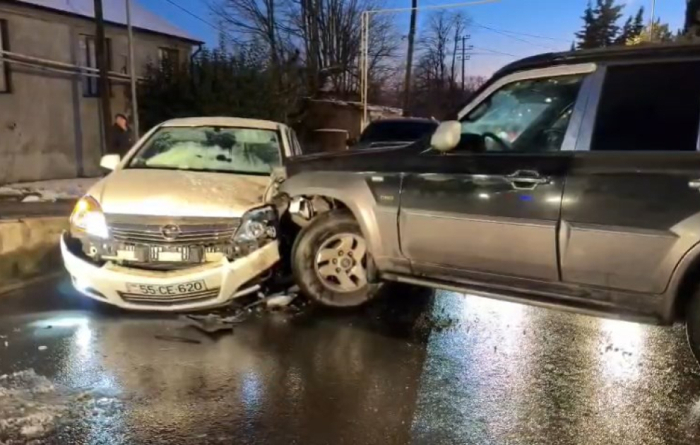 Şəkidə “Opel” və “Hyundai” toqquşdu: Yaralılar var VİDEO