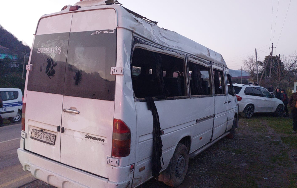 Astarada mikroavtobus qəzası: iki nəfər ölüb, beş nəfər xəsarət alıb YENİLƏNİB VİDEO