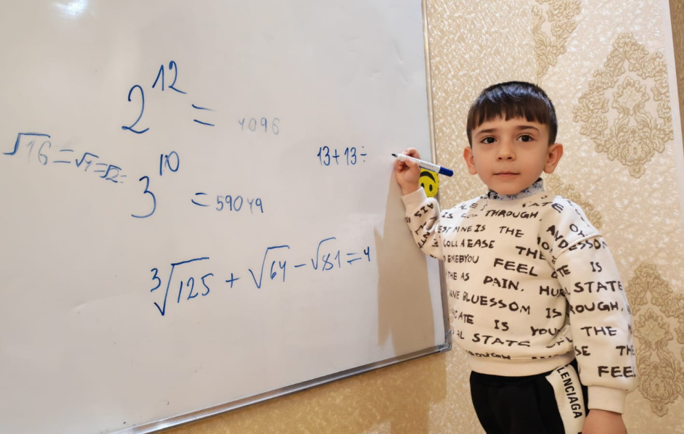 Beş yaşlı Fəridin qeyri-adi riyazi bacarıqları VİDEO