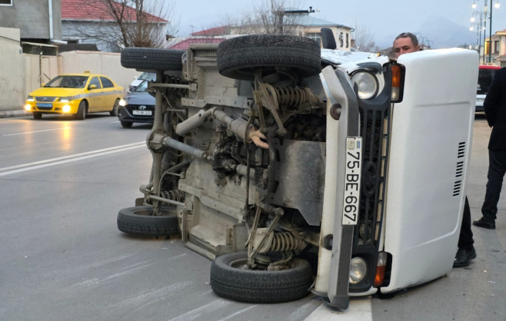 Naxçıvanda yol qəzası zamanı avtomobil aşıb VİDEO