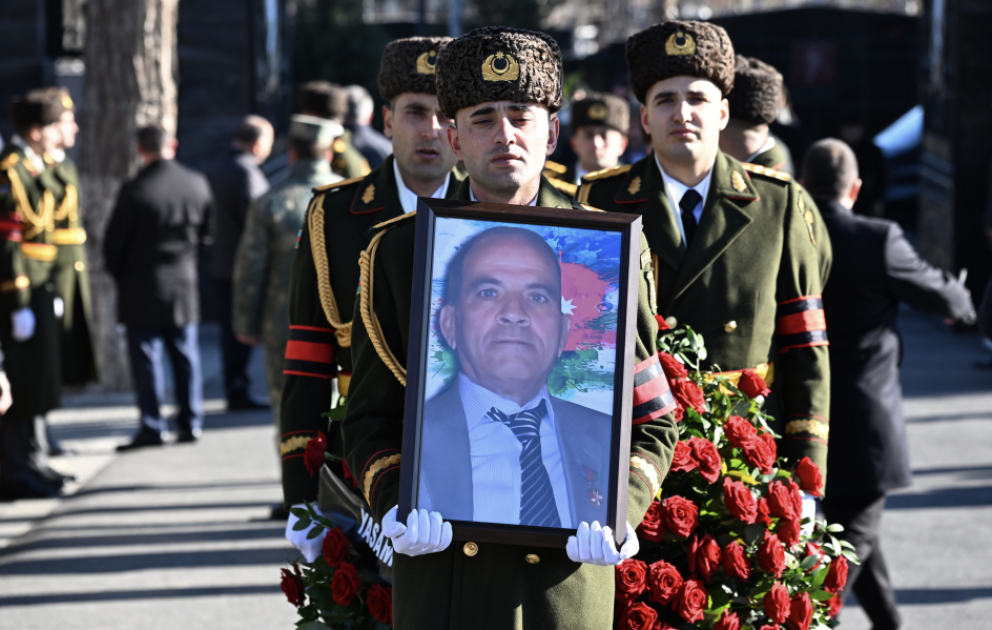 Azərbaycanın Milli Qəhrəmanı Şahin Tağıyev Hərbi Memorial Məzarlıqda torpağa tapşırılıb - YENİLƏNİB 2 VİDEO