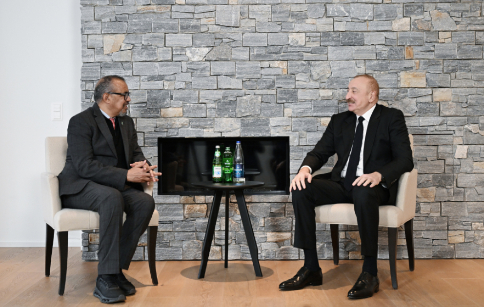 Davos: Präsident Ilham Aliyev trifft sich mit WHO-Generaldirektor VIDEO
