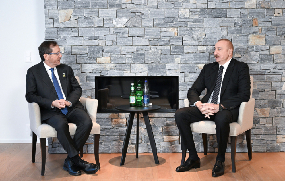 Prezident İlham Əliyev Davosda İsrail Dövlətinin Prezidenti ilə görüşüb VİDEO