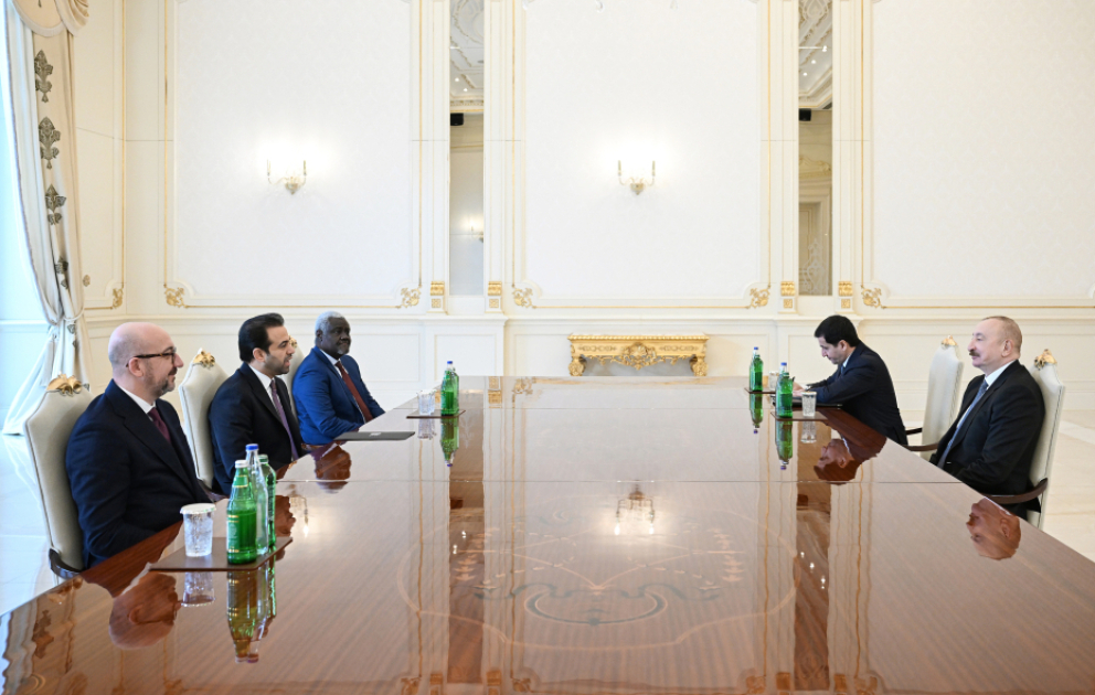 Präsident Ilham Aliyev empfängt Delegation im Zusammenhang mit dem „Zayed-Preis für menschliche Brüderlichkeit“ AKTUALISIERT VIDEO
